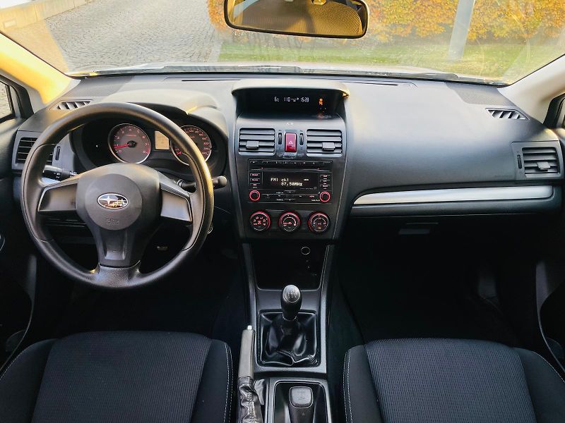 Subaru XV 1.6i 4x4 MAN SENZORY SERVISKA - fotka 23 z 36