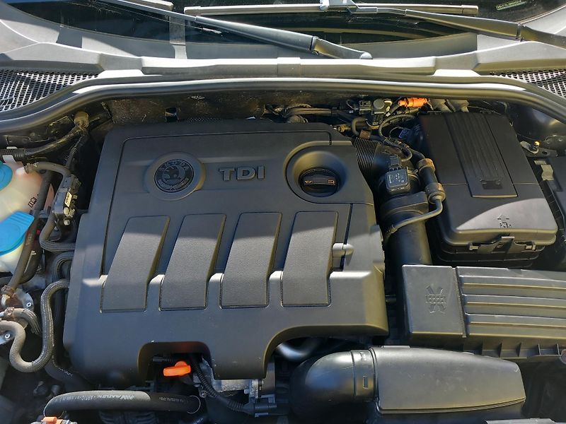 Škoda Yeti (2011) 1,6TDi TOPSTAV 1.MAJ. NOVÁ STK - fotka 31 z 39