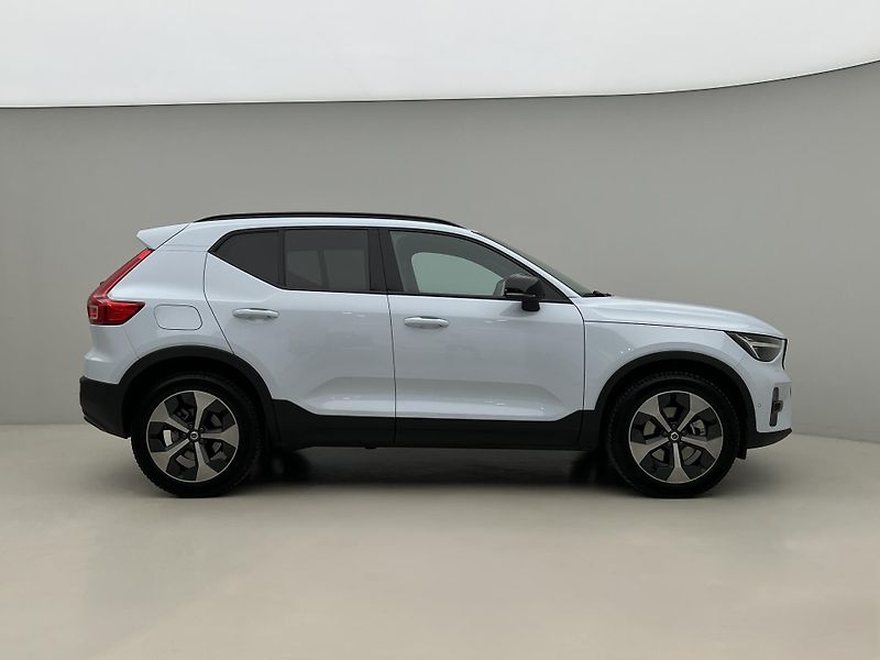 Volvo XC40 B3 DARK PLUS AUT CZ  - fotka 10 z 42