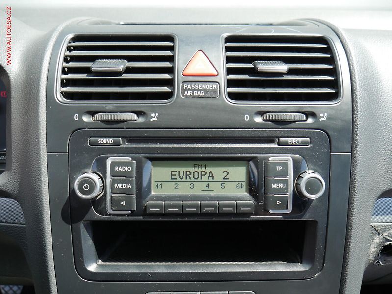 Volkswagen Golf (2009) 1.9TDi, AC, výhřev sed - fotka 15 z 17