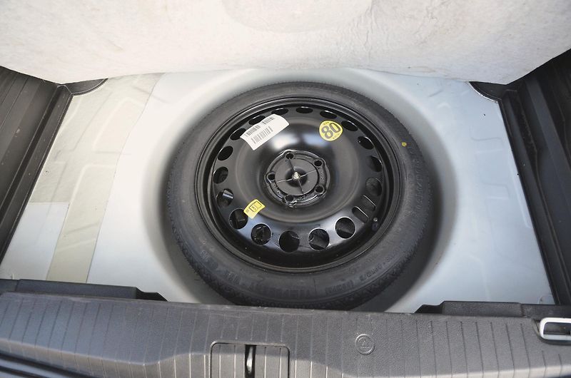 Opel Meriva (2012) 1.4 88kW Design Ed. / 2x kola - fotka 11 z 41