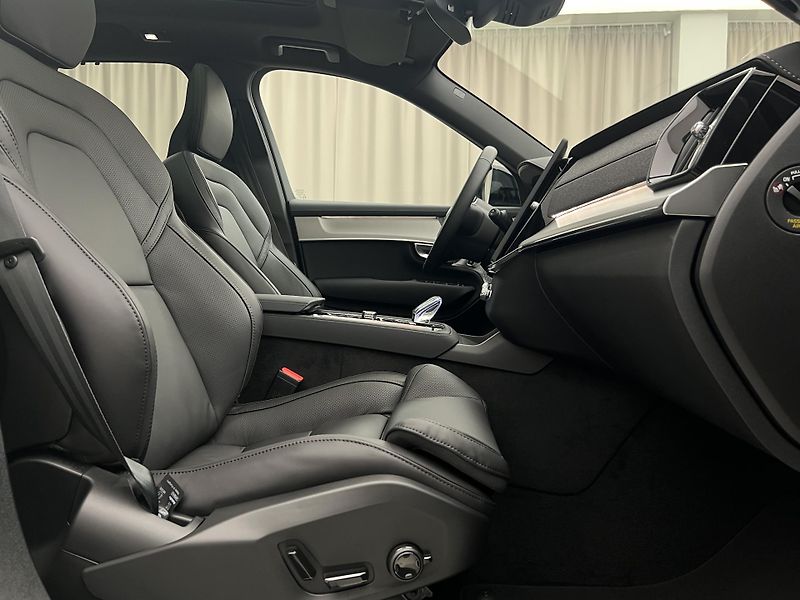 Volvo XC90 (2026) B5 AWD BLACK EDITION PLUS - fotka 30 z 49
