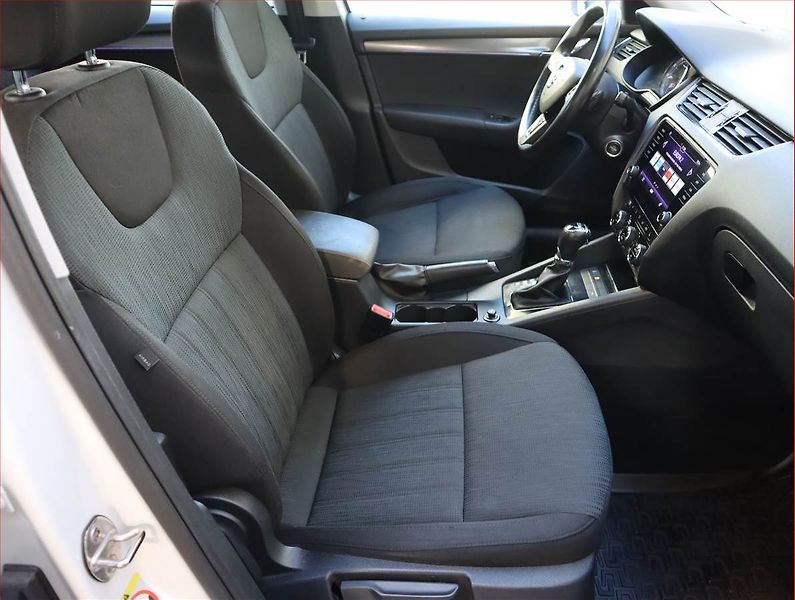 Škoda Octavia (2018) Elegance 1.5 TSI, Automat - fotka 9 z 21