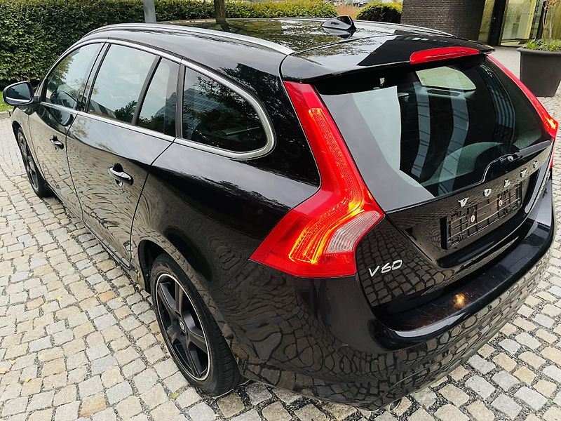 Volvo V60 2.0D 5VÁLEC AUT OCEAN RACE - fotka 16 z 41