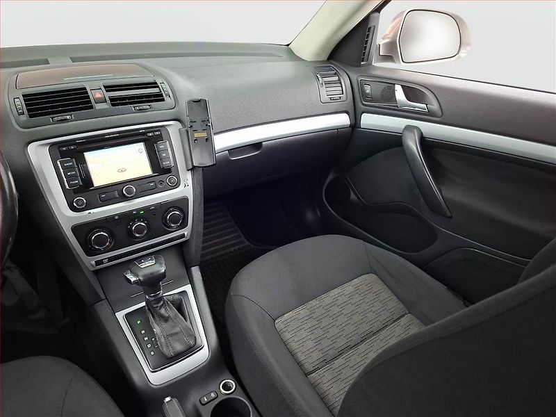 Škoda Octavia (2009) 1.9 TDI DPF, Automat - fotka 8 z 18