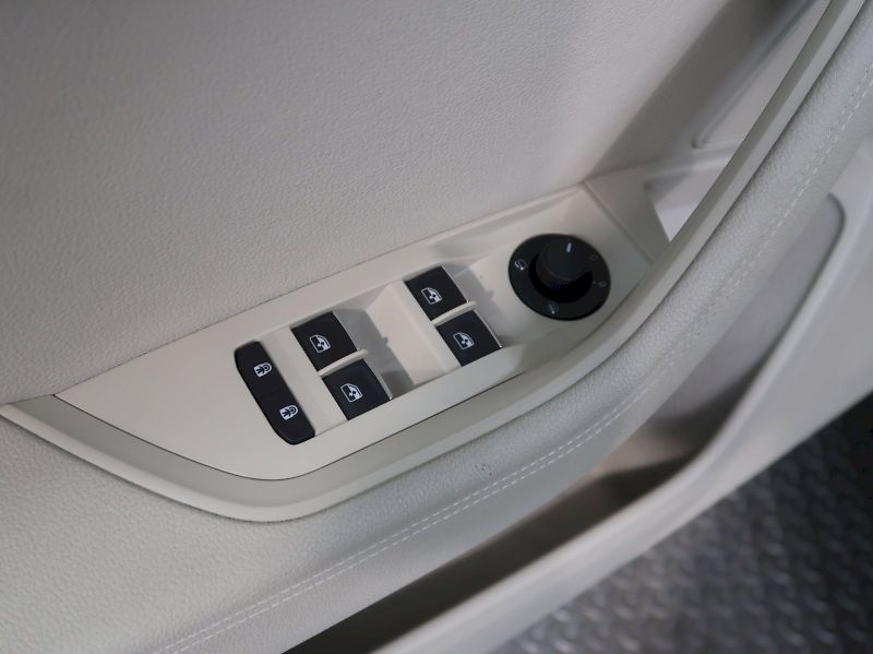 Škoda Superb (2022) LAURIN&KLEMENT 2.0TSI 140KW DS - fotka 44 z 49