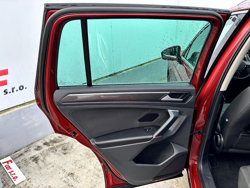 Volkswagen Tiguan (2016) 2.0TDI 110KW Head-up, 4x4 DSG - fotka 19 z 35