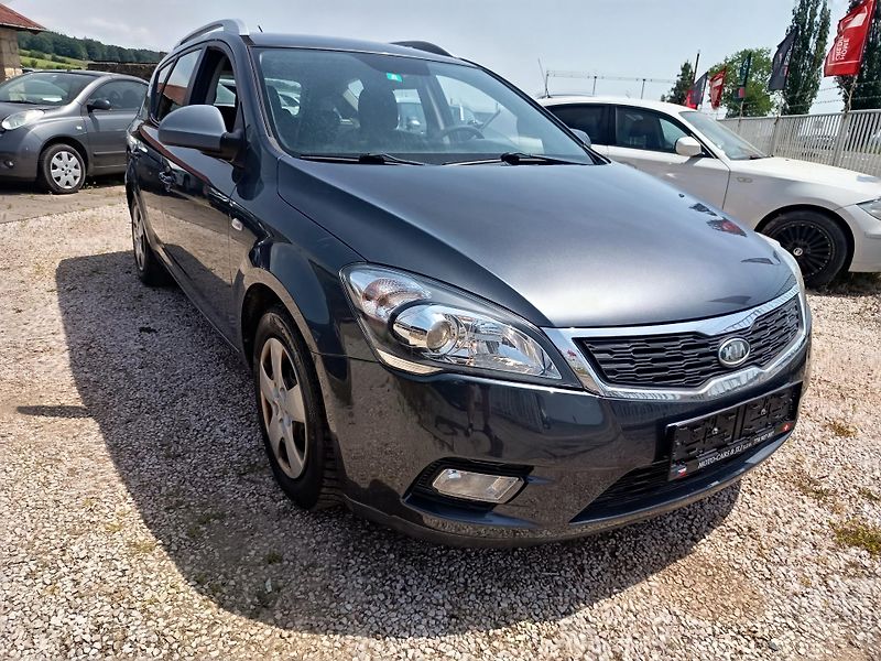 Kia Ceed (2010) 1.4SW - fotka 6 z 37