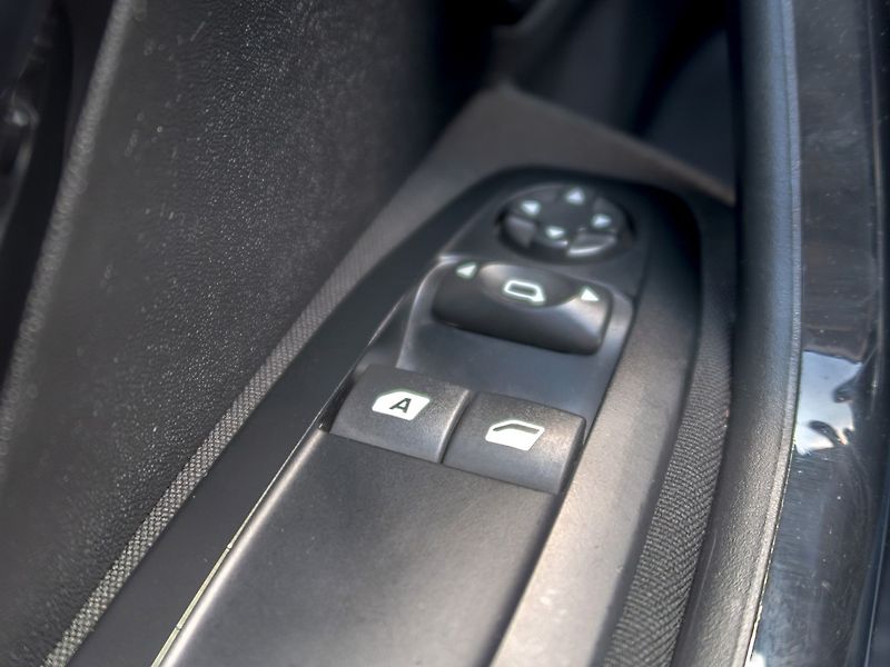 Peugeot 208 (2017) ČR 1.6HDI 55KW – SERVISKA - fotka 30 z 43