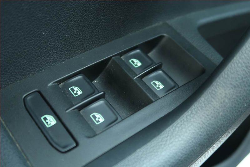Škoda Octavia (2016) 1.6 TDI, Automat, Navi, Xenony - fotka 16 z 25