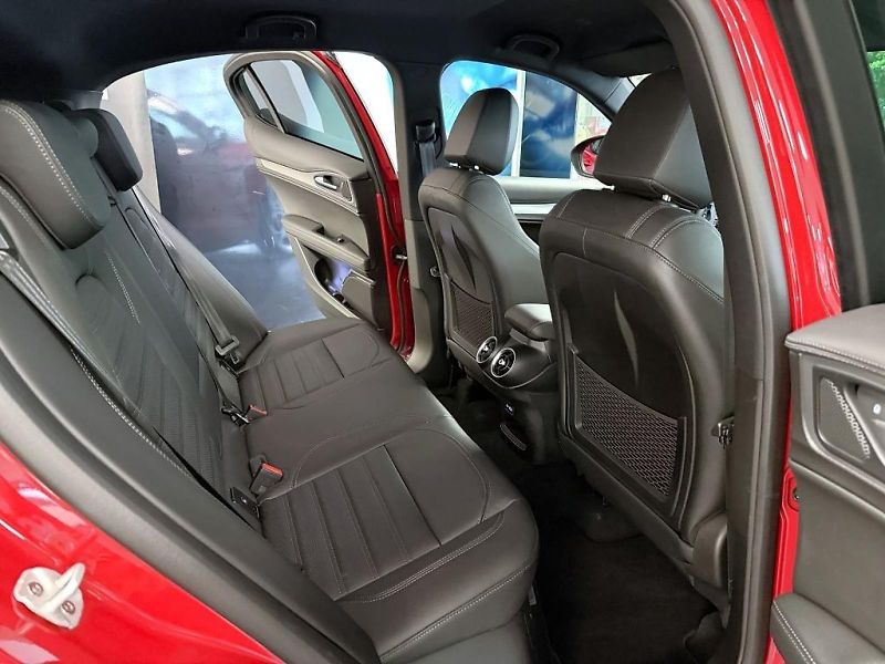 Alfa Romeo Stelvio (2024) 2.0T 280k AT8 ZF Q4 4x4 Veloce - fotka 8 z 20