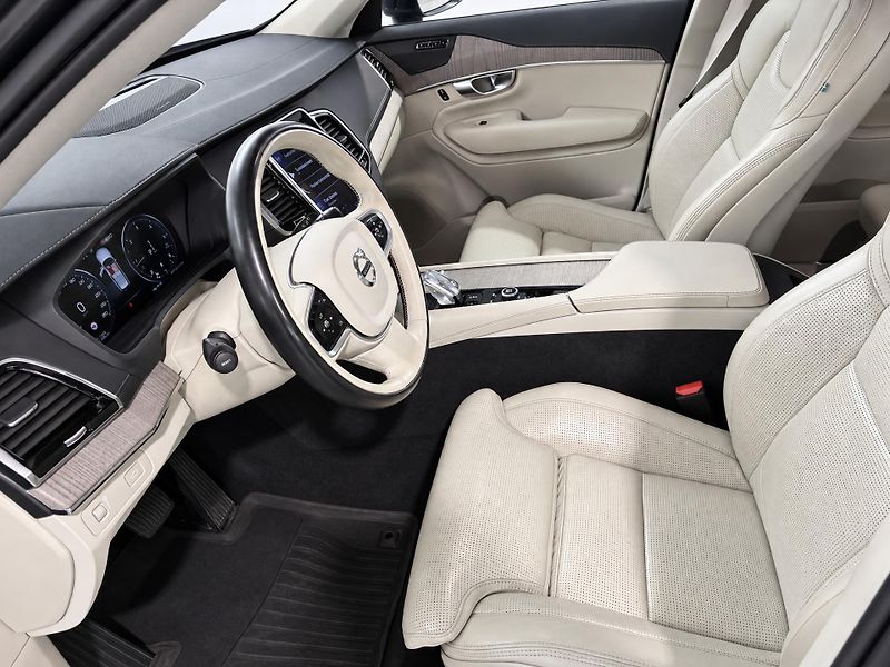 Volvo XC90 2,0 B5 173kW CZ 4X4 DPH Inscri - fotka 11 z 30