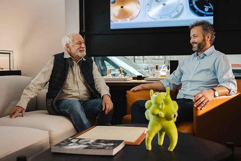 Šest českých automobilových veteránů pojede na světovou výstavu EXPO 2025. Na snímku je Josef Zajíček, vedoucí expedice Robot 2025 a Zdeněk Thoma, vedoucí expedice Sakura 1970.