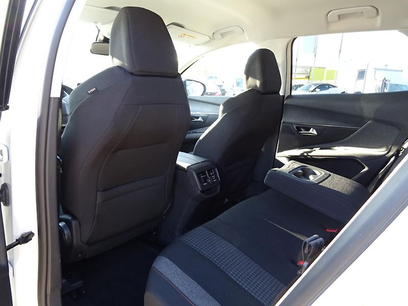 Peugeot 3008 (2017) ACTIVE 1.6 BlueHDi 120k MAN6 - fotka 17 z 47