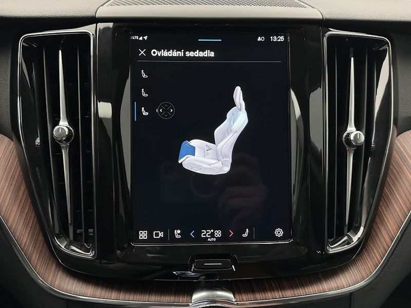 Volvo XC60 T8 AWD BRIGHT PLUS REZERVACE - fotka 46 z 48
