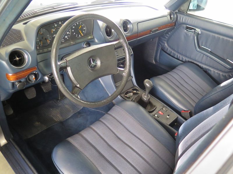 Mercedes-Benz 123 (1983) 3.0D TOP STAV, nová cena - fotka 11 z 25