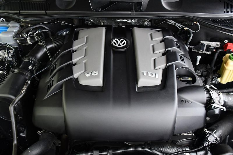 Volkswagen Touareg 3.0TDi V6 4M R-LINE TAŽNÉ ČR - fotka 44 z 44