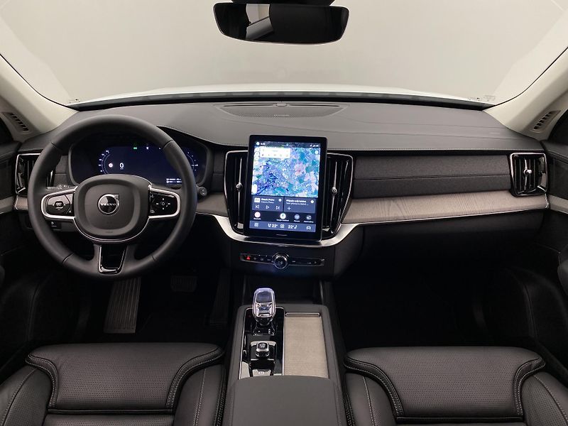 Volvo XC90 T8 AWD RECHARGE DARK REZERVACE - fotka 2 z 67