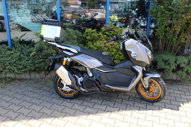 QJ Motor (2026) ATR 125 kufr zdarma, hybridní - fotka 4 z 8