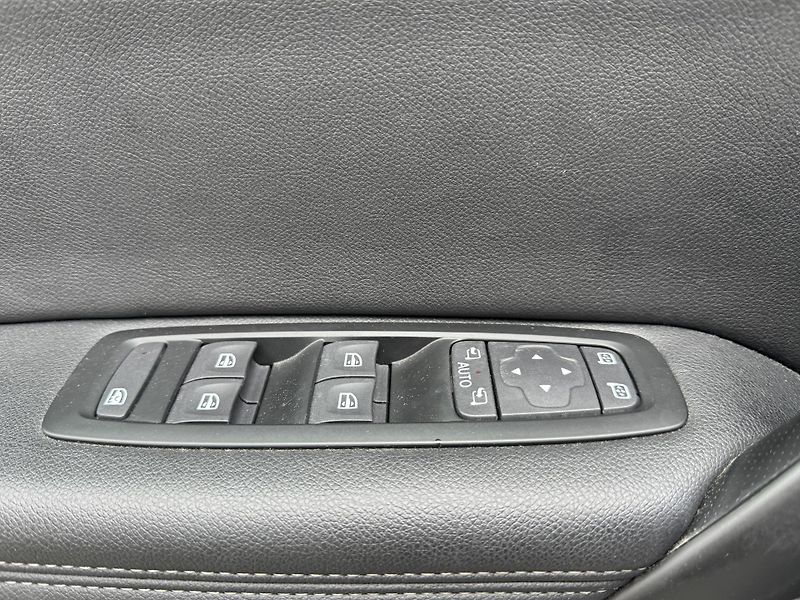 Renault Mégane 1.5DCi INTENS automat - fotka 13 z 24