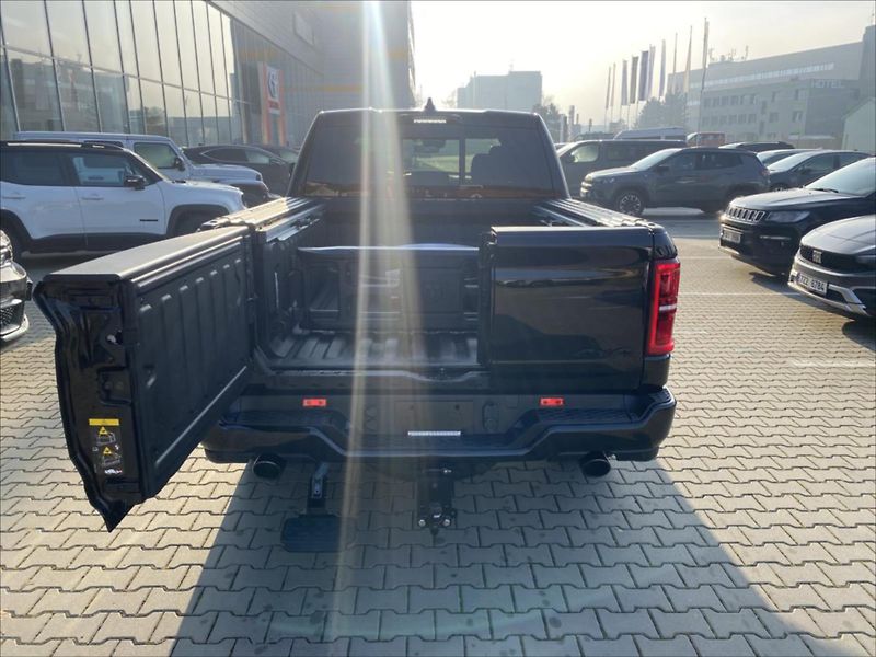 Dodge RAM (2025) 3,0 R6  Limited Night - fotka 6 z 16