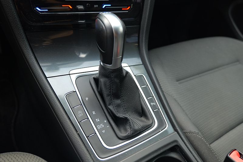 Volkswagen Golf 1.5 TSI DSG CarPlay ACC Senzor - fotka 19 z 29