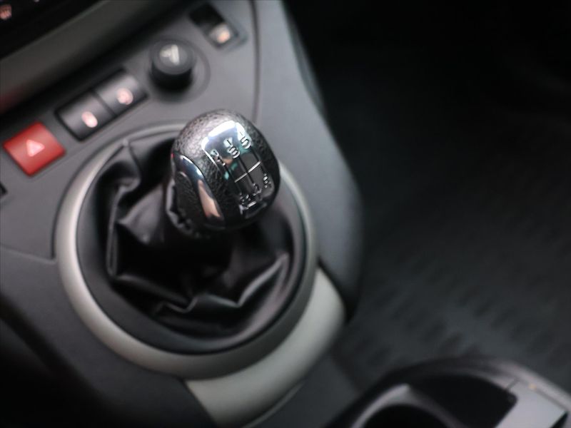 Peugeot Partner Tepee 1,6 HDI 80kW Premium Pano - fotka 19 z 28