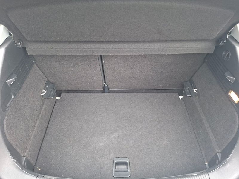 Audi A1 (2011) 1.2TFSi 63kW S-LINE -NOVÉ V ČR - fotka 20 z 34