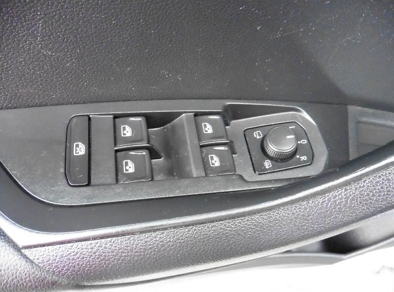 Škoda Karoq 1,0 TSi Style, Navi, Kamera, V - fotka 12 z 19