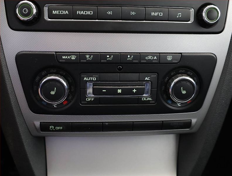 Škoda Octavia (2012) 1.6 TDI, Serv.kniha, Tempomat - fotka 10 z 16