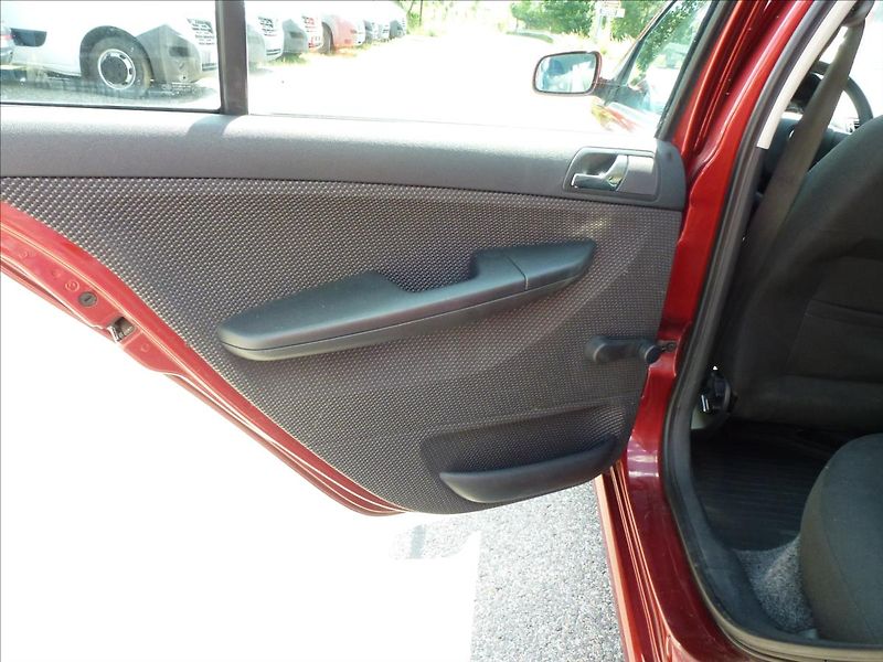 Škoda Fabia 1,4 16V Parkovací kamera - fotka 19 z 47