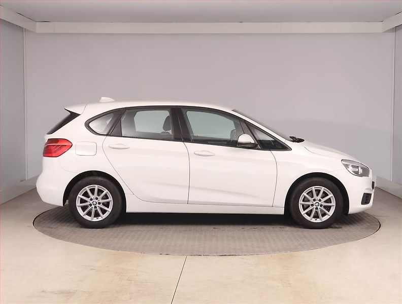 BMW Řada 2 (2015) 218i Active Tourer, Automat - fotka 6 z 17