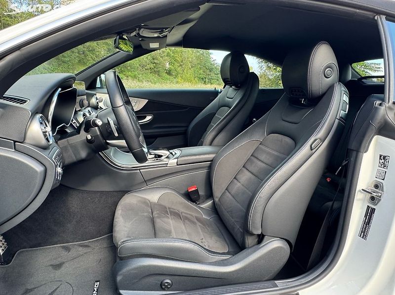 Mercedes-Benz Třídy C CABRIO 300d AMG - fotka 49 z 49