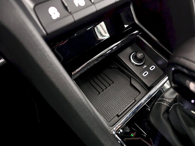 Škoda Karoq (2025) 2.0TSi 140kW 4X4 SPORTLINE TAŽ - fotka 27 z 35