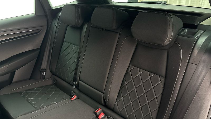 Škoda Karoq 1.5 TSI DSG Sportline - fotka 16 z 26