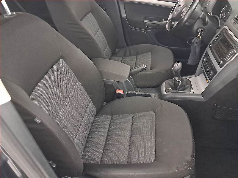 Škoda Octavia (2012) Elegance 1.4 TSI, Tempomat - fotka 9 z 19
