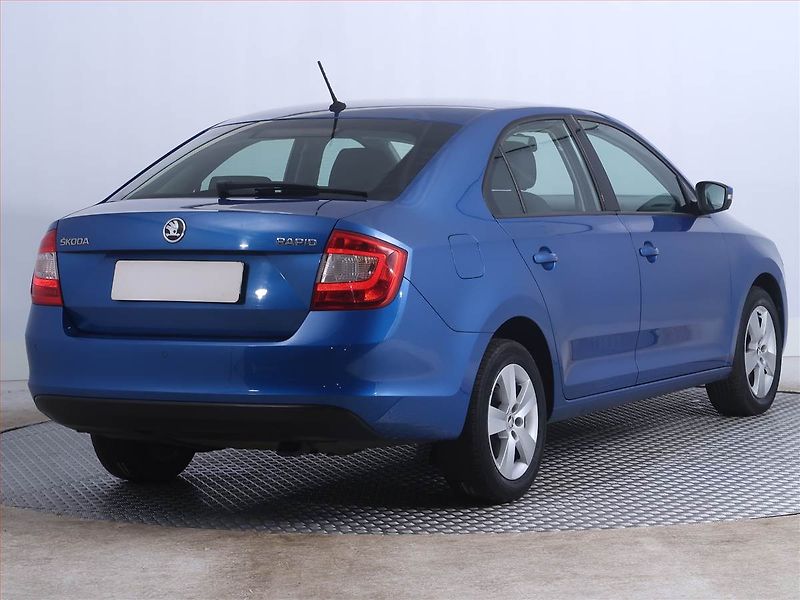 Škoda Rapid (2016) 1.2 TSI, Park. senzory - fotka 5 z 19
