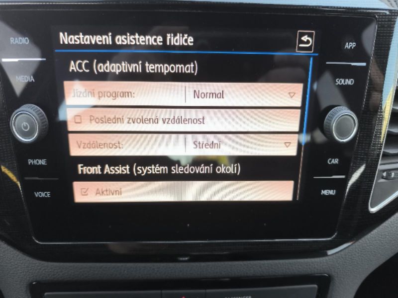 Volkswagen Golf Sportsvan 1.5TSI 110kW DSG HIGHLINE - fotka 17 z 24