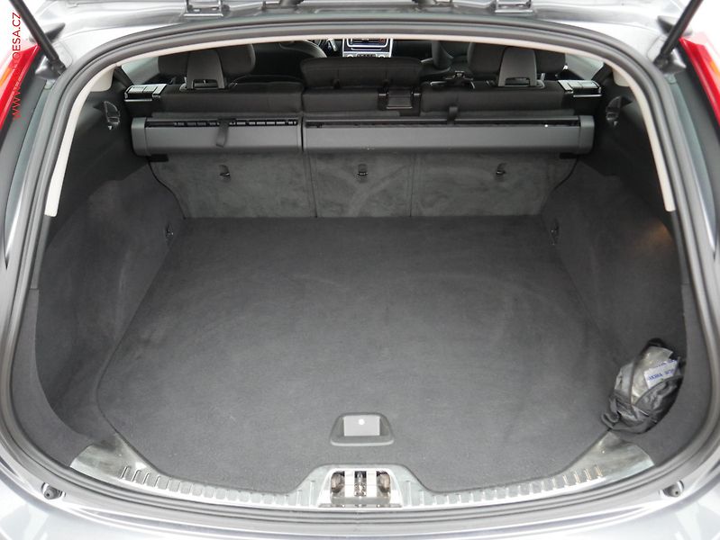 Volvo V60 (2015) 2.4 D4 Cross Country, AT - fotka 7 z 19