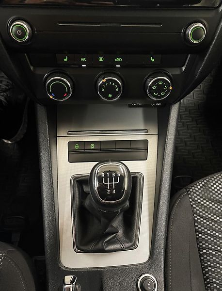 Škoda Octavia 1,6TDi Ambition, ČR - fotka 16 z 21