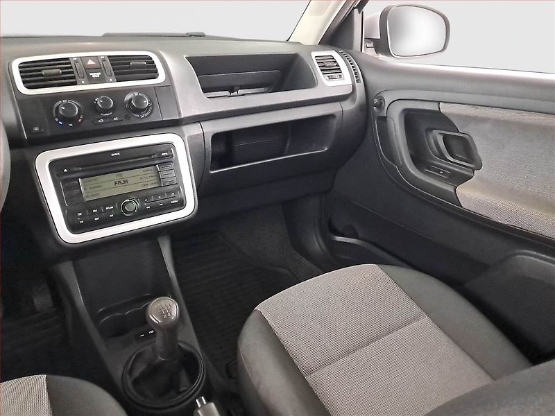 Škoda Fabia (2009) 1.2, nová STK, jezdí dobře - fotka 8 z 15