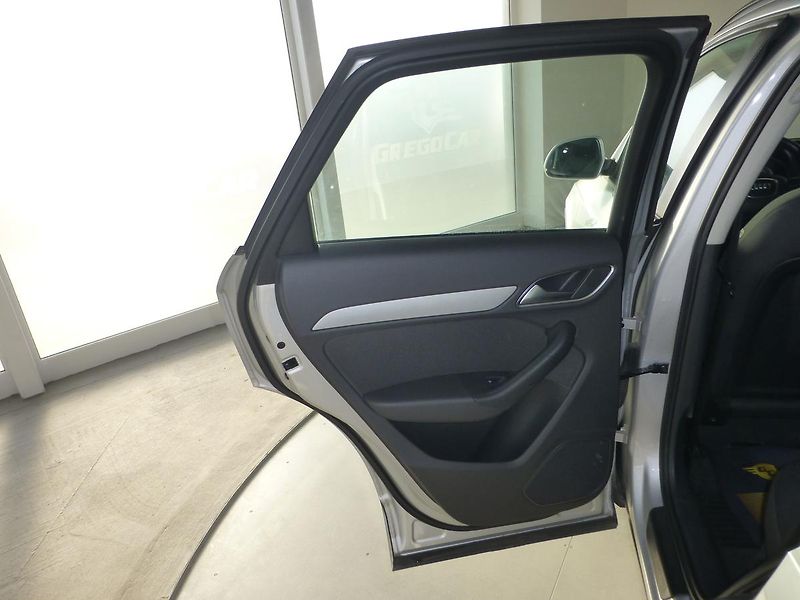 Audi Q3 (2012) 2,0TSI-125KW*NAVI**PARK.S**4X4 - fotka 12 z 23