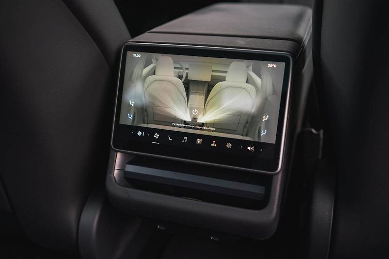 Tesla Model 3 (2023) Standard Range LFP, SoH 97% - fotka 25 z 26