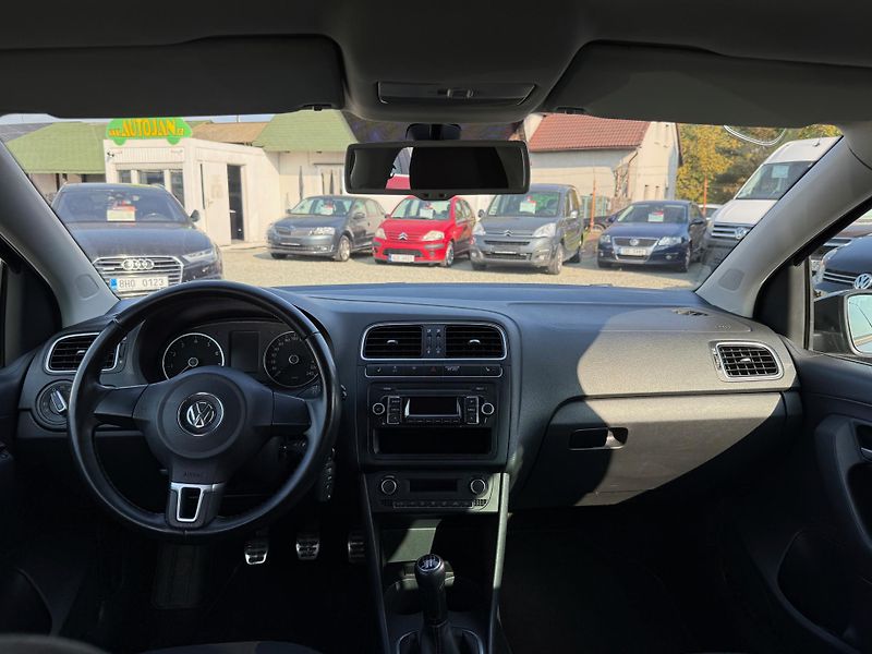 Volkswagen Polo 1.2i STYLE - fotka 7 z 13