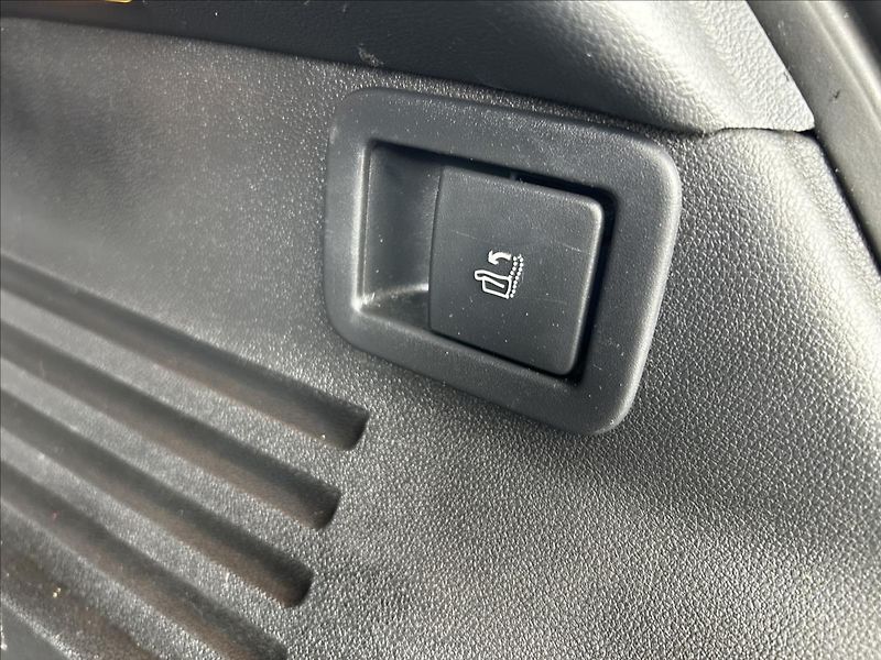 Peugeot 3008 1,6 HDi  Tažné,ALU,Klimatizace - fotka 34 z 43