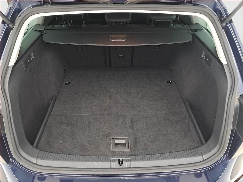Volkswagen Golf (2016) 2.0 TDI, Serv.kniha, Xenony - fotka 14 z 17