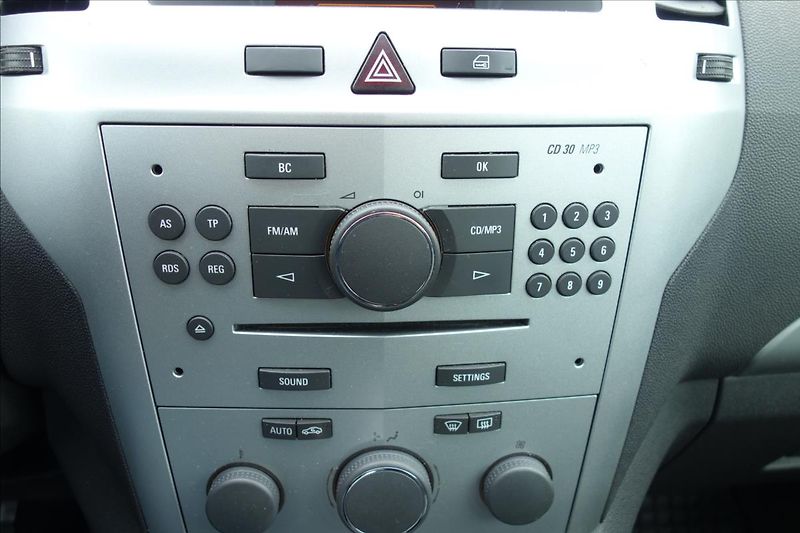 Opel Zafira 1,8 i 103KW,ČR,1 MAJ.,7 MÍST. - fotka 24 z 37