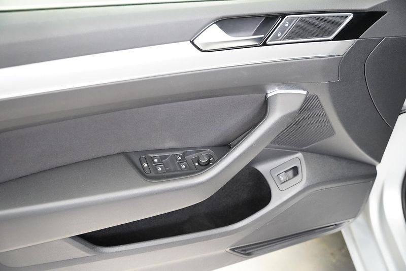 Volkswagen Passat - fotka 13 z 26