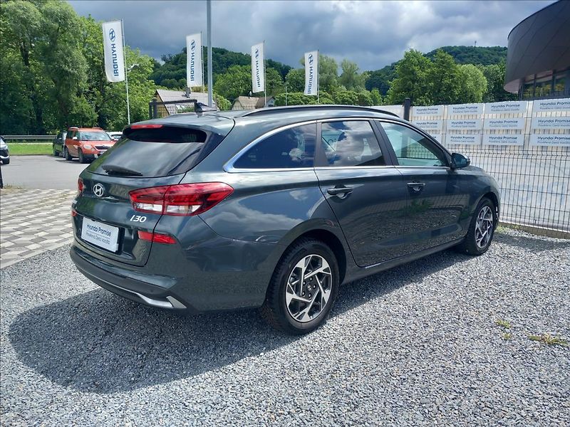 Hyundai i30 1,0 T-GDI FL DCT STYLE - fotka 8 z 21