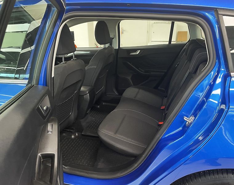 Ford Focus Titanium 1,5Ecoblue REZERVACE - fotka 10 z 29
